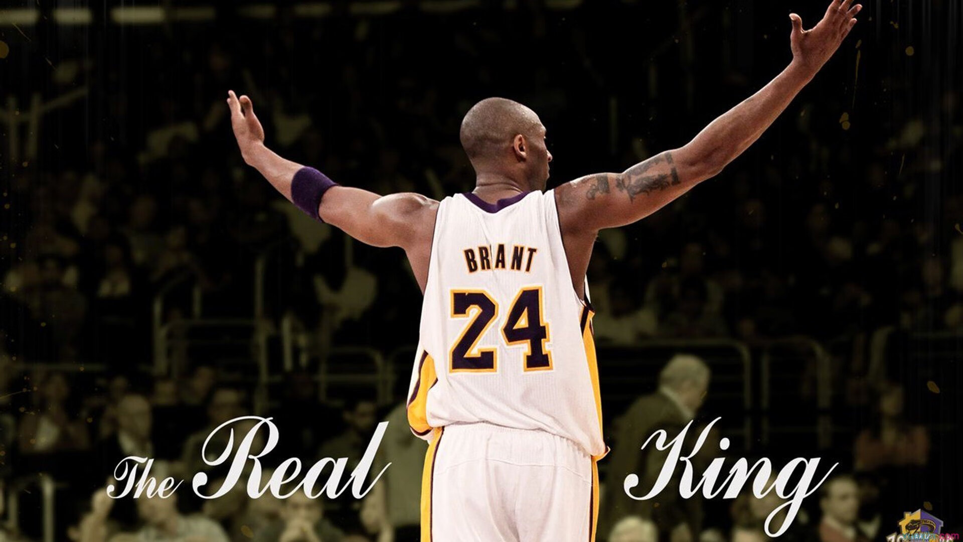 国际米兰三线站位紧凑形成防守铁墙,国际米兰的阵型